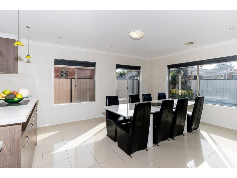 10 Inglewood Drive, Burnside Heights VIC 3023