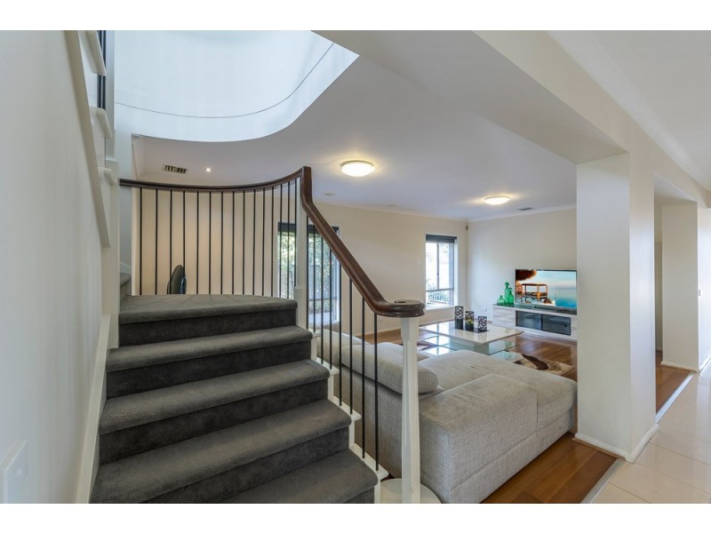 10 Inglewood Drive, Burnside Heights VIC 3023