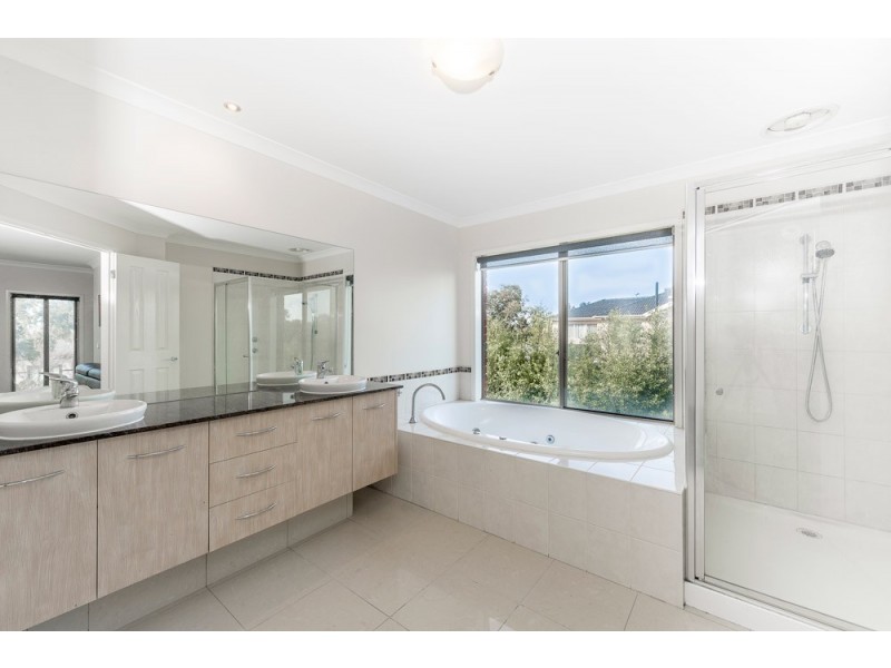 10 Inglewood Drive, Burnside Heights VIC 3023