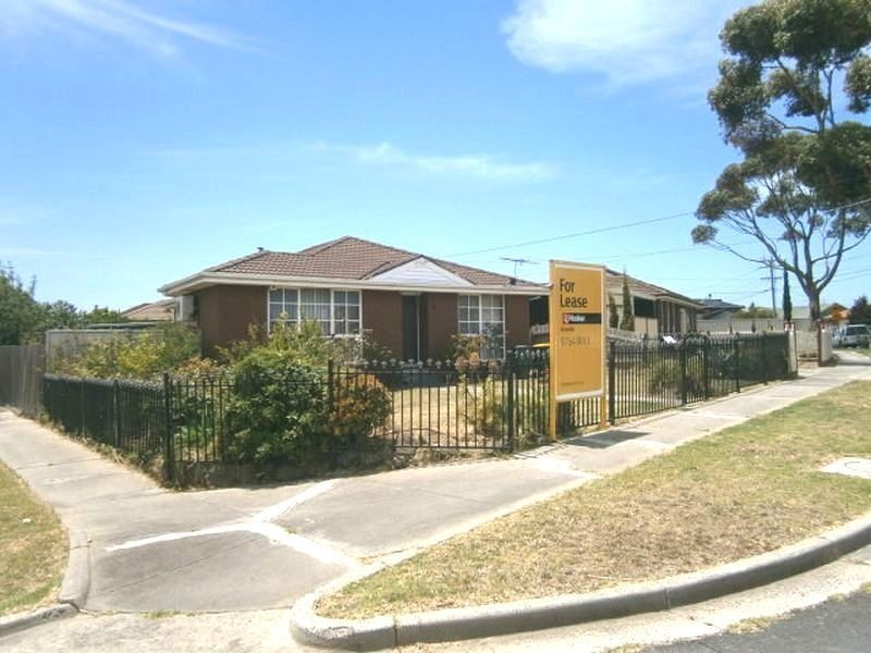 82 Denton Avenue, St Albans VIC 3021