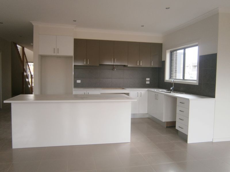 50 Lorimer Street, Caroline Springs VIC 3023