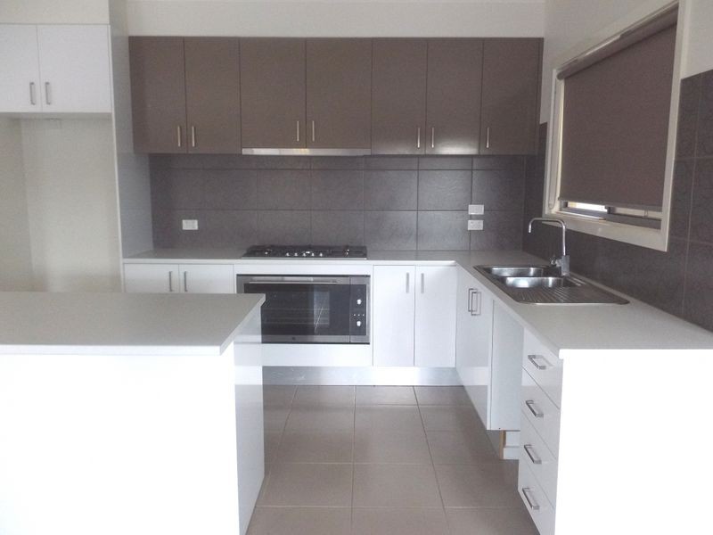 48 Lorimer Street, Caroline Springs VIC 3023