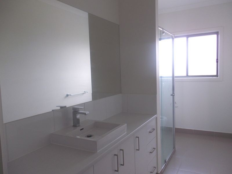 48 Lorimer Street, Caroline Springs VIC 3023