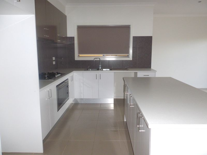 48 Lorimer Street, Caroline Springs VIC 3023