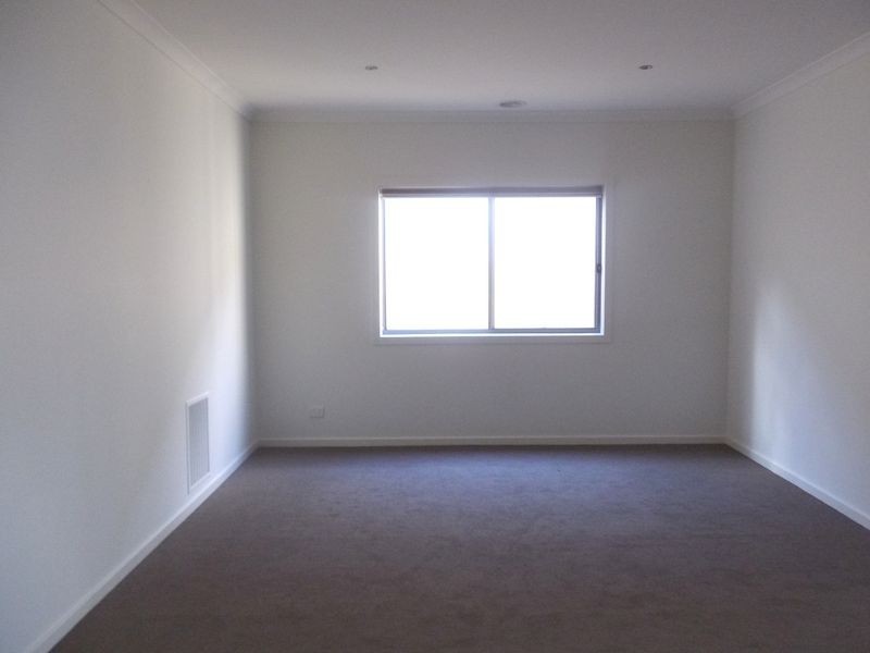 48 Lorimer Street, Caroline Springs VIC 3023