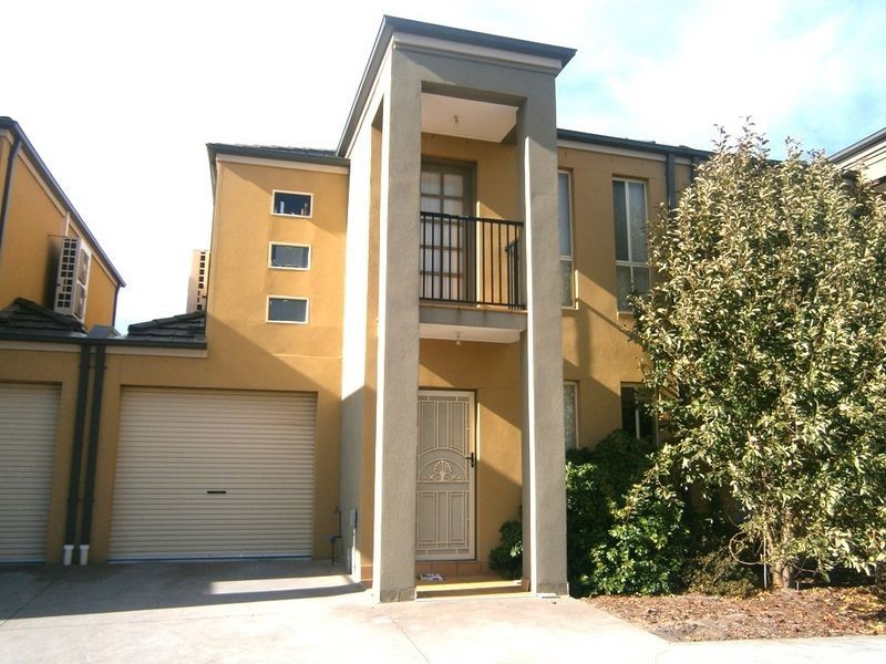 2/8 Lorraine Court, Hillside VIC 3037