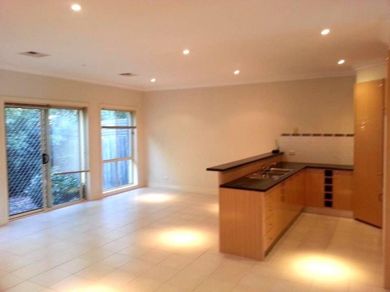 2/8 Lorraine Court, Hillside VIC 3037