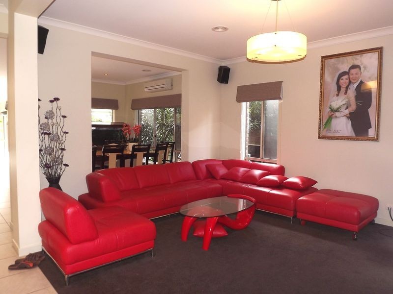 5 The Avenue, Caroline Springs VIC 3023