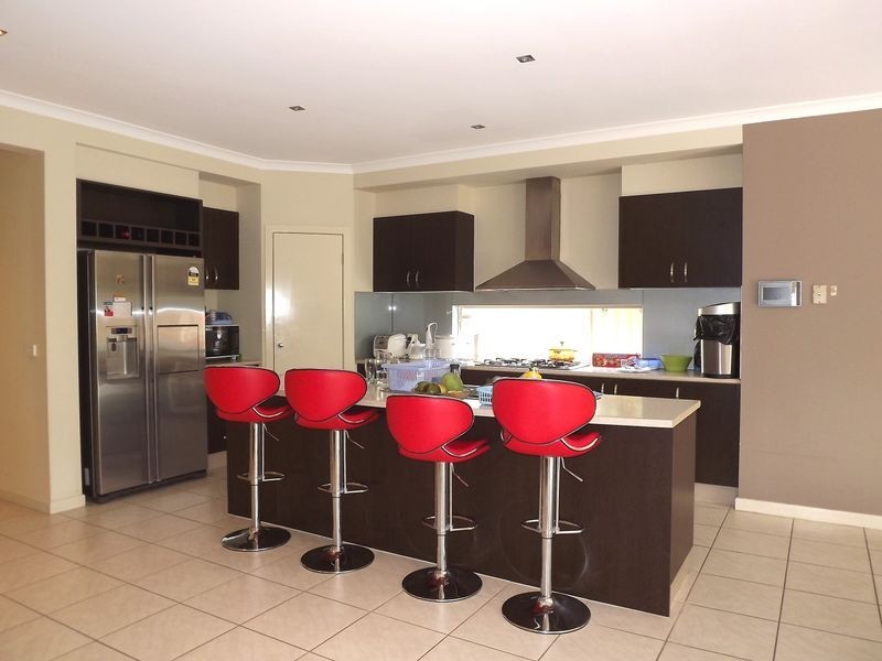 5 The Avenue, Caroline Springs VIC 3023