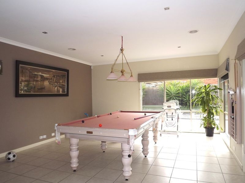 5 The Avenue, Caroline Springs VIC 3023