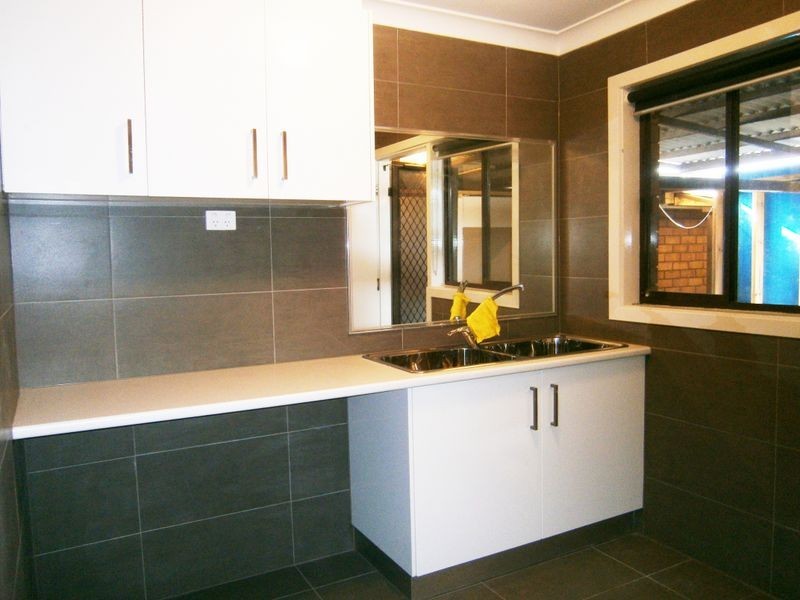 15 Baguley Cres, Kings Park VIC 3021