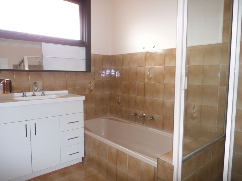 11 Surman Court, Sunshine North VIC 3020