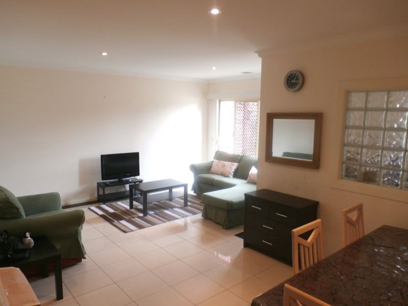 2C Orchid Square, Sydenham VIC 3037