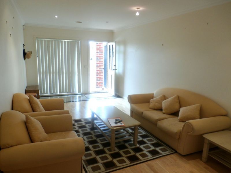 2C Orchid Square, Sydenham VIC 3037