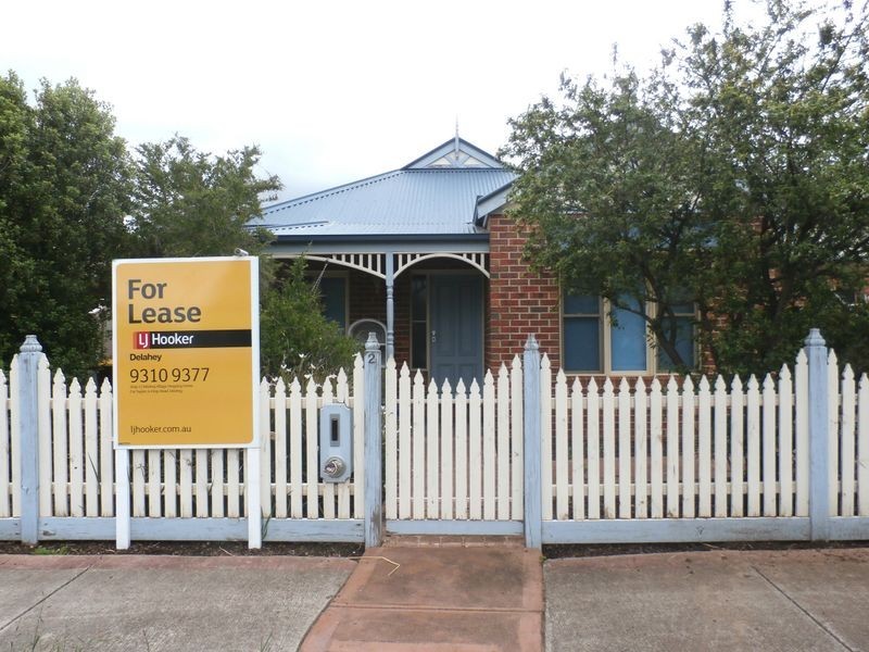 2 St James Walk, Caroline Springs VIC 3023