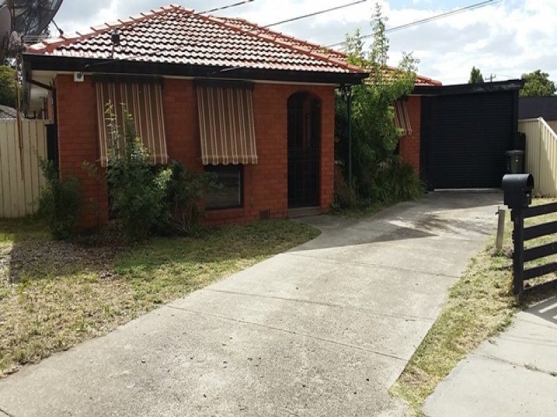 1 Hotham Close, Deer Park VIC 3023