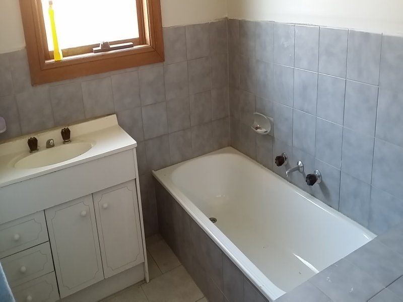 2 Cook Ave, Kealba VIC 3021