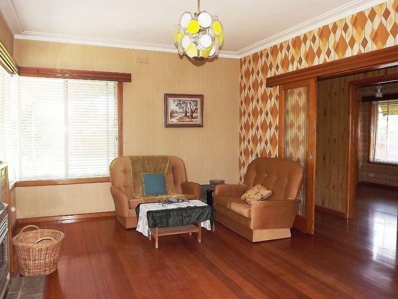 32 Kings Road, St Albans VIC 3021