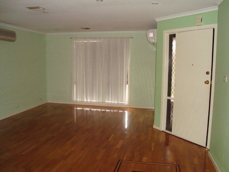 13 Aldergate Cres, Kings Park VIC 3021