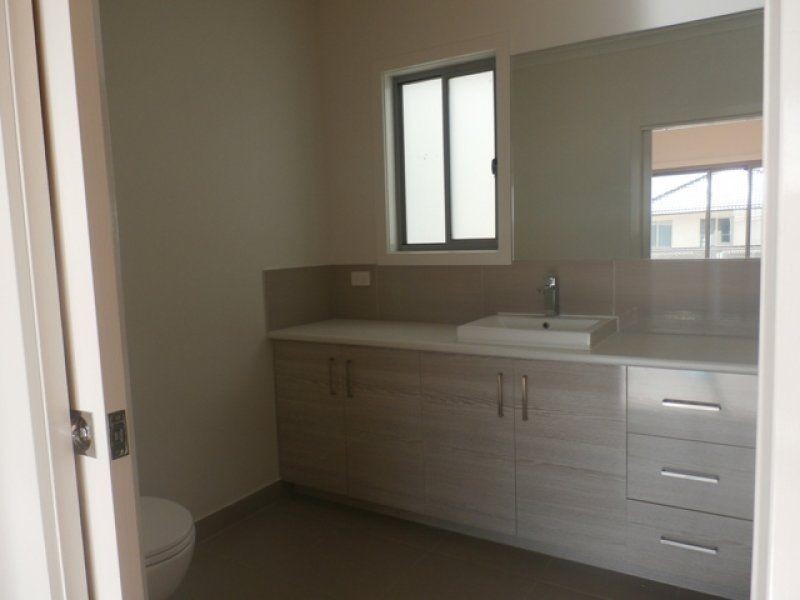 44 Lorimer Street, Caroline Springs VIC 3023