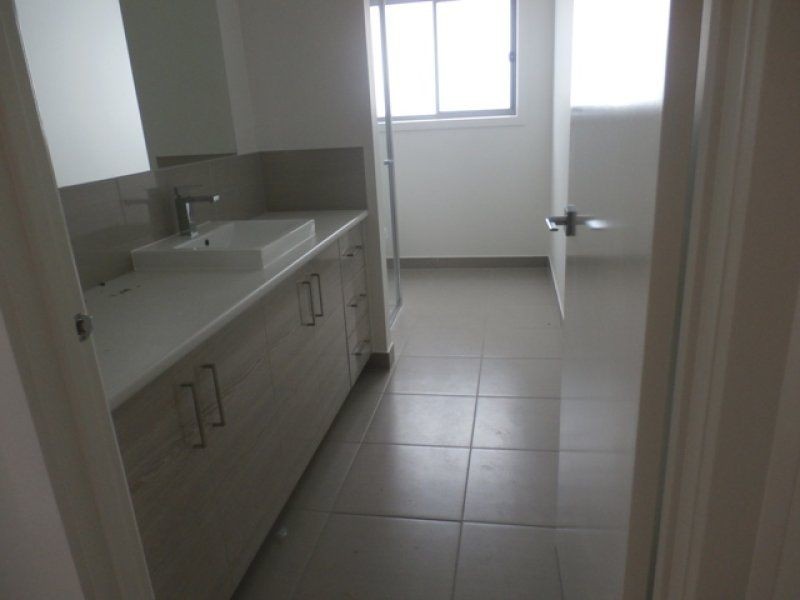 44 Lorimer Street, Caroline Springs VIC 3023