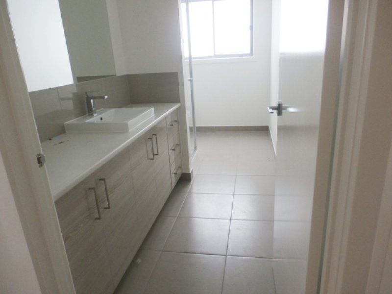 46 Lorimer Street, Caroline Springs VIC 3023