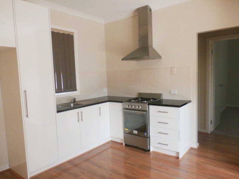 2/10 Camdale Pde, St Albans VIC 3021