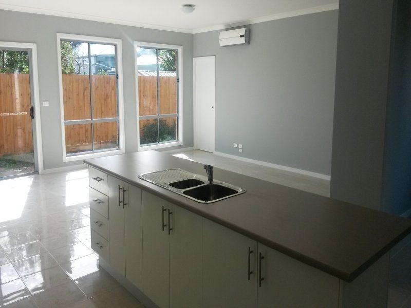 2/9 Rosewall Ave, Sunshine North VIC 3020