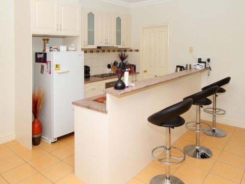 6/8 Lorraine Court, Hillside VIC 3037