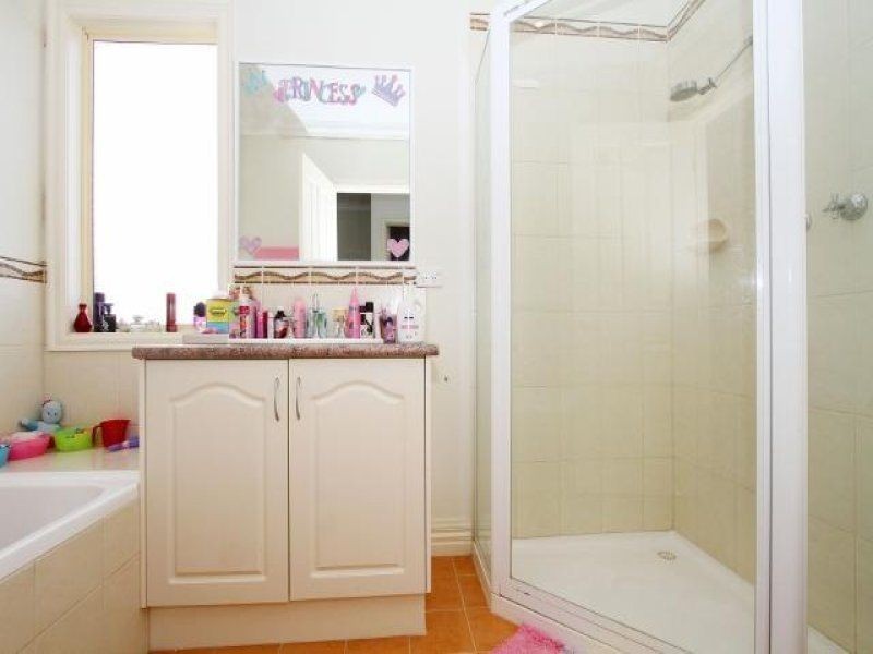 6/8 Lorraine Court, Hillside VIC 3037