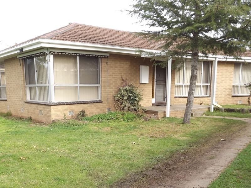 17 Maplewood Road, Kings Park VIC 3021