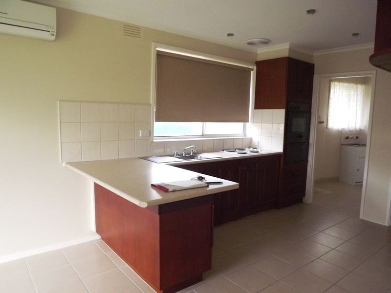 17 Maplewood Road, Kings Park VIC 3021