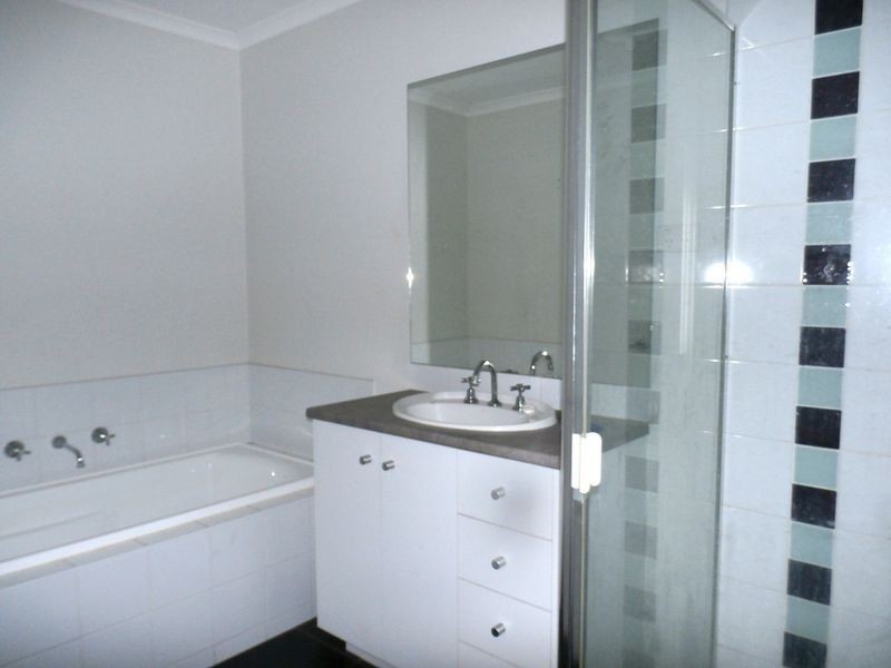 14 Edmondshaw Drive, Deer Park VIC 3023