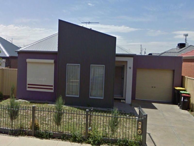 12 Central Parkway, Caroline Springs VIC 3023
