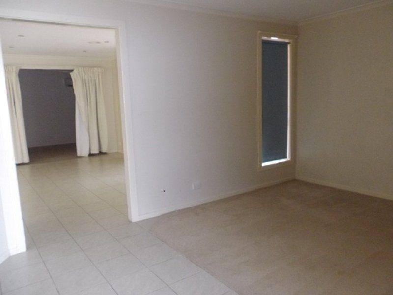 13 Moonlight Tce, Sydenham VIC 3037