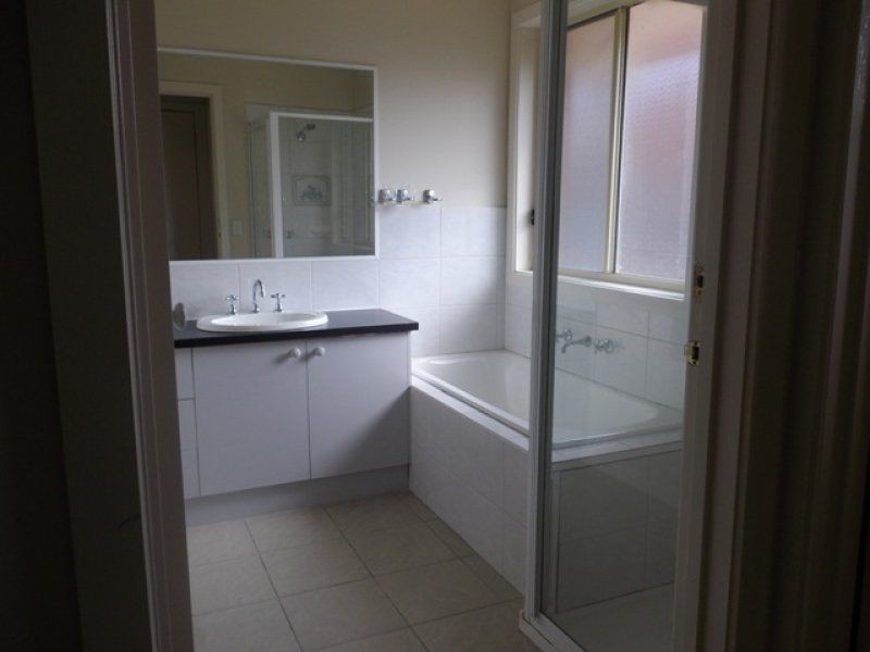 13 Moonlight Tce, Sydenham VIC 3037