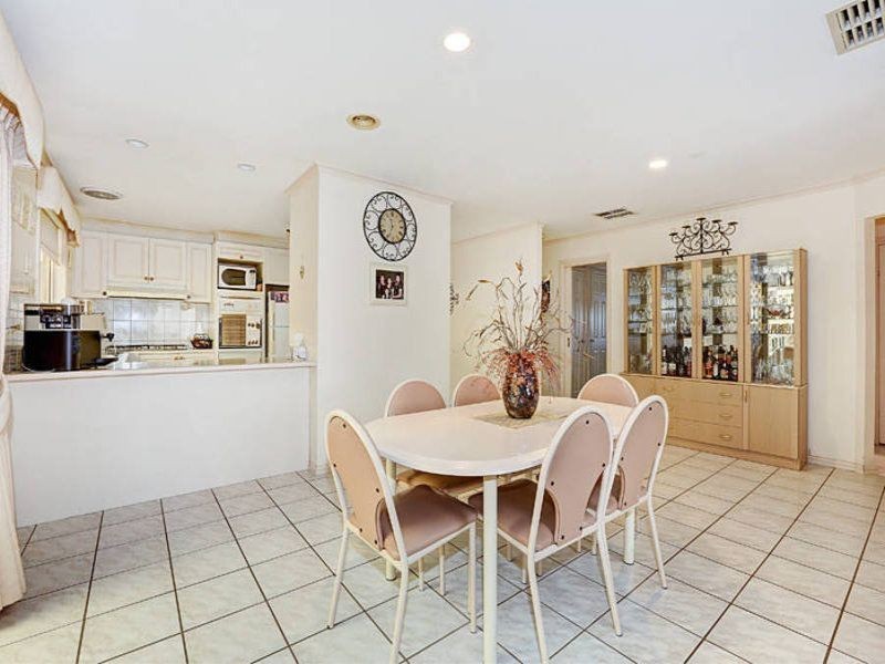 15 Atiken Drive, Delahey VIC 3037