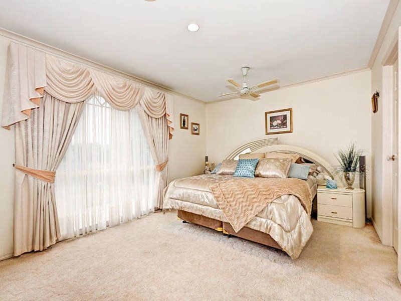 15 Atiken Drive, Delahey VIC 3037