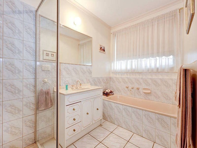 15 Atiken Drive, Delahey VIC 3037