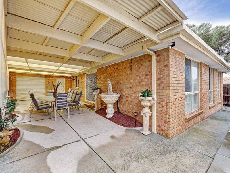 15 Atiken Drive, Delahey VIC 3037