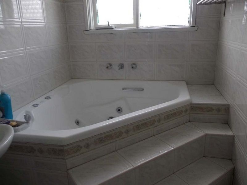 18 Cordelia Grove, St Albans VIC 3021