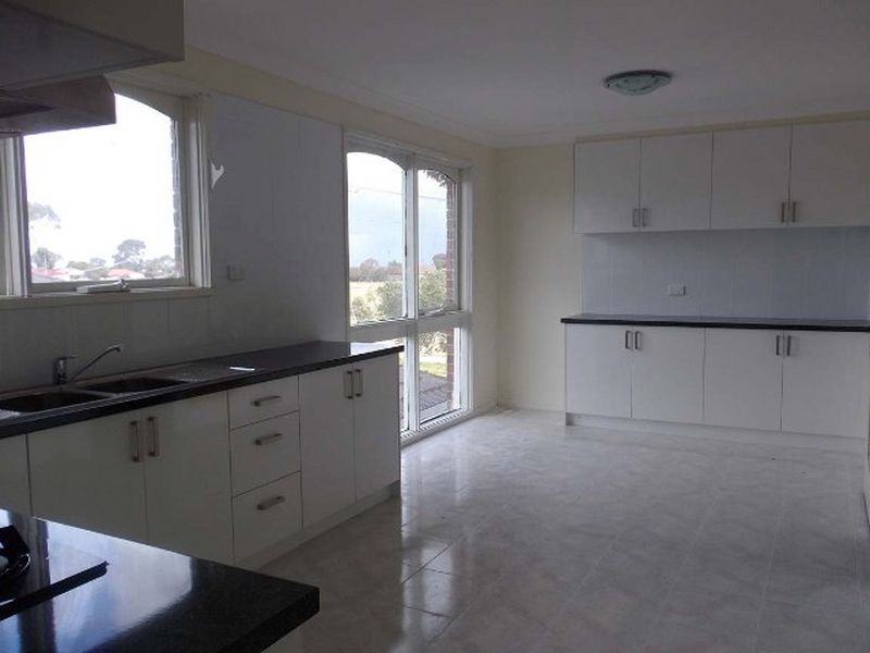 18 Cordelia Grove, St Albans VIC 3021