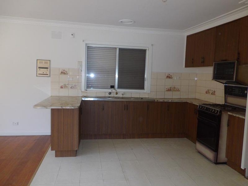 24 Kingsley Street, St Albans VIC 3021