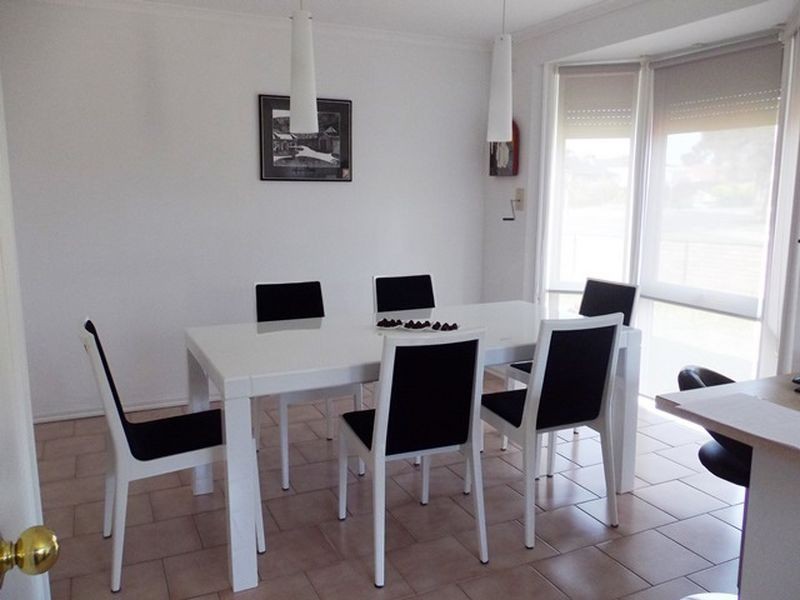 9 Rex Street, Kings Park VIC 3021