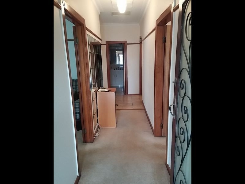 1/2 Marsden Crescent, St Albans VIC 3021