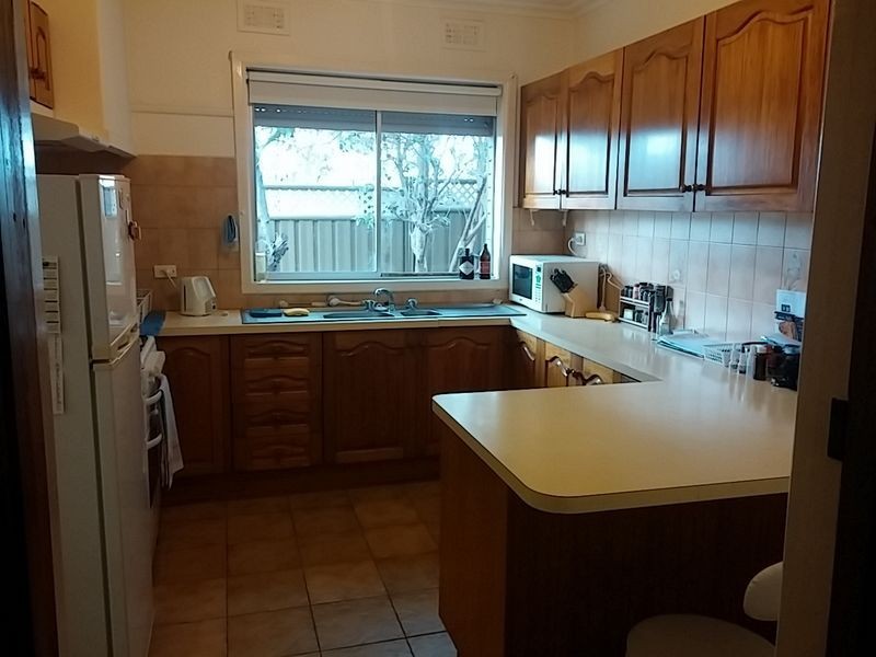 1/2 Marsden Crescent, St Albans VIC 3021