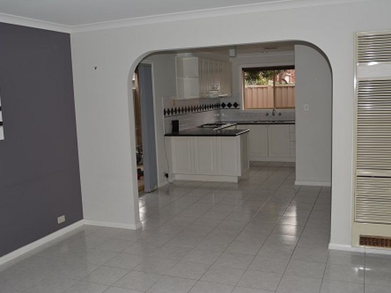 2/68 Kurung Drive, Kings Park VIC 3021