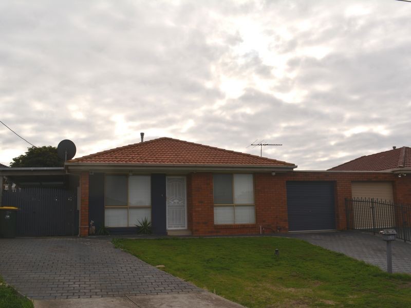 2/68 Kurung Drive, Kings Park VIC 3021