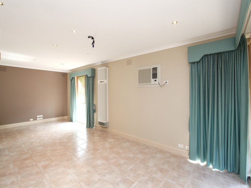 15 Durban Court, Keilor Downs VIC 3038