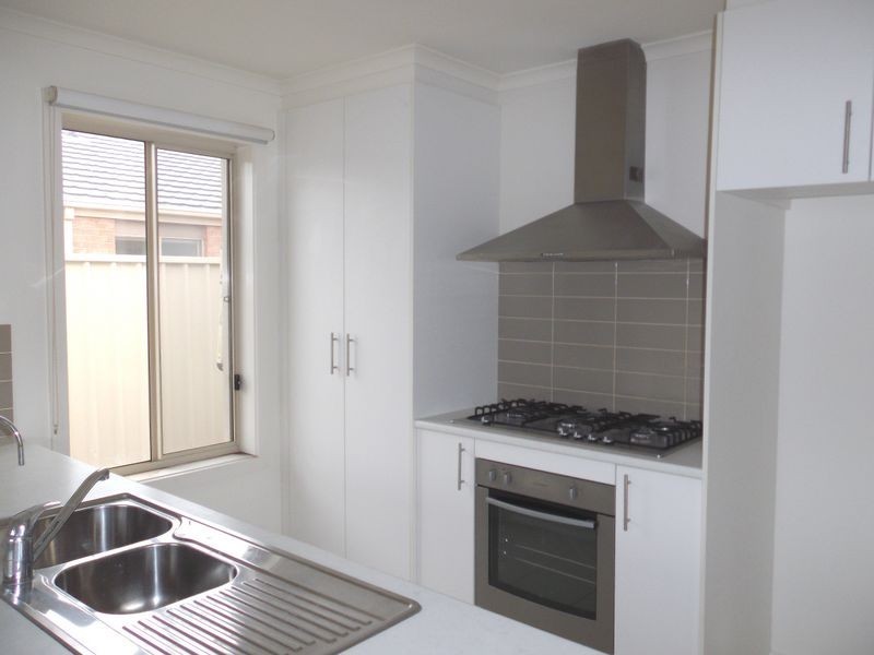 15 Fieldstone Way, Brookfield VIC 3338